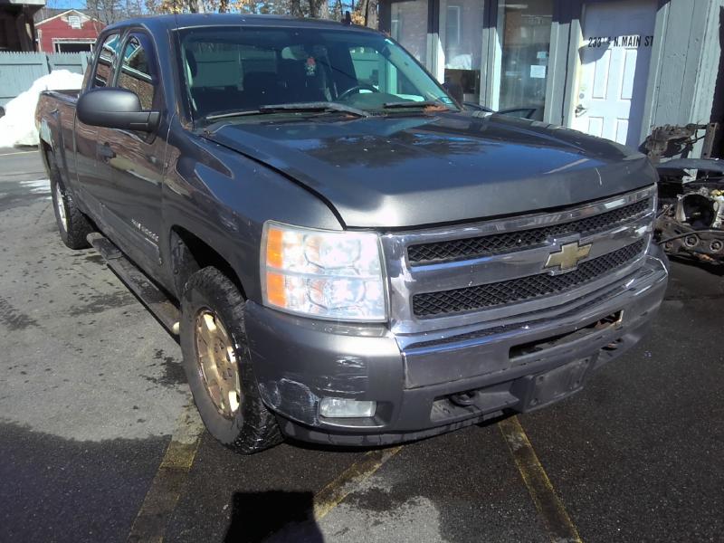 2011 Chevrolet Silverado 1500  Photo 2