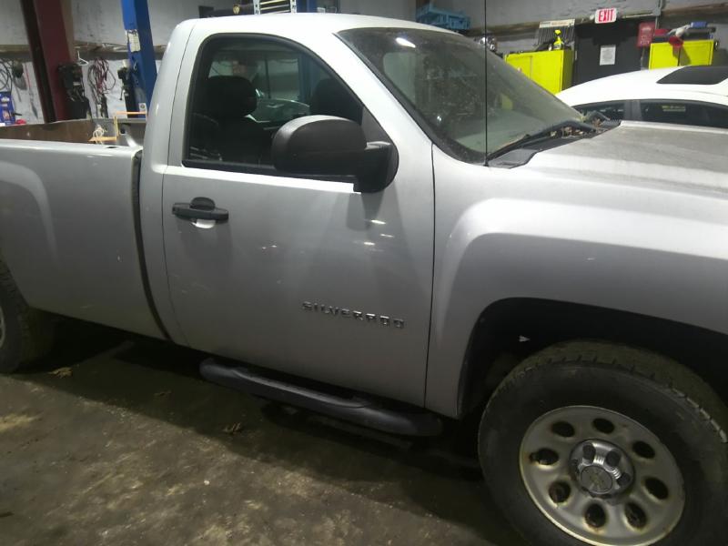 2011 Chevrolet Silverado 1500 SILVER Photo 2