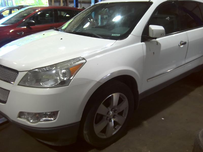 2011 Chevrolet Traverse WHITE Photo 6