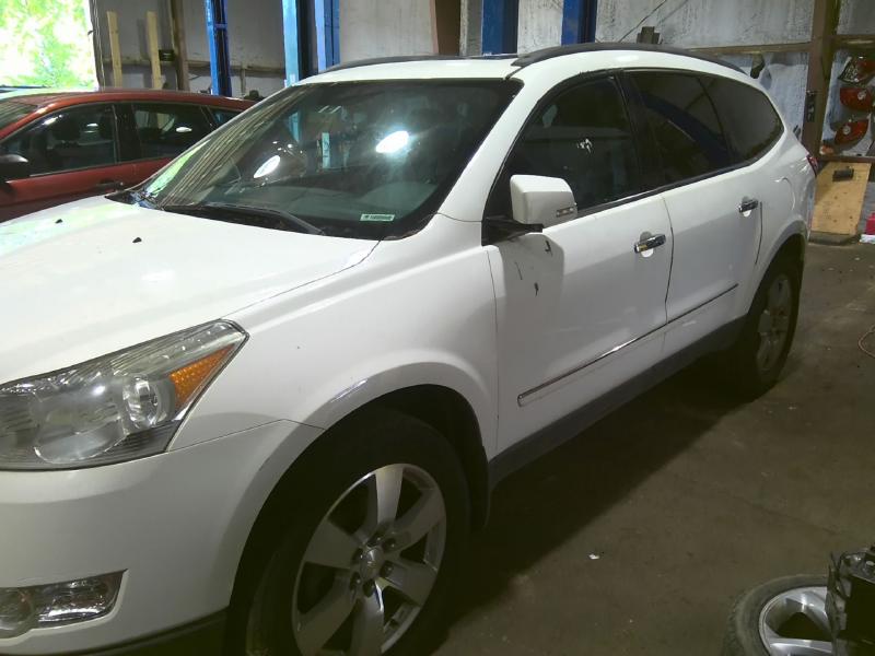 2011 Chevrolet Traverse WHITE Photo 7