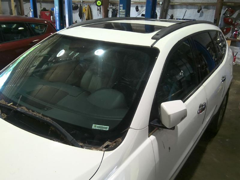 2011 Chevrolet Traverse WHITE Photo 8