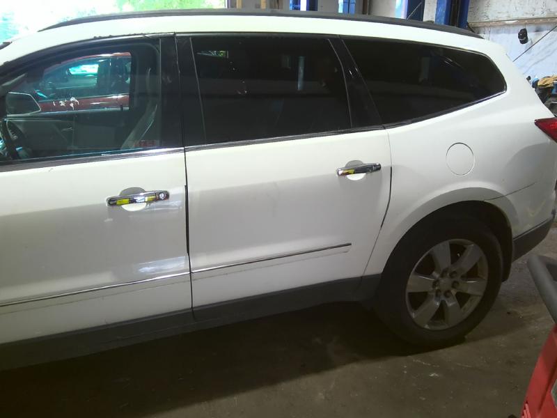 2011 Chevrolet Traverse WHITE Photo 10