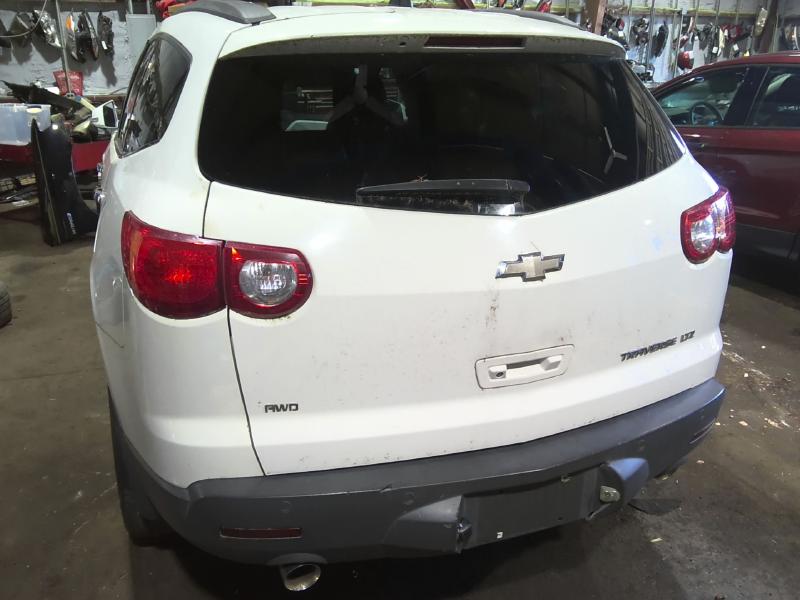 2011 Chevrolet Traverse WHITE Photo 12