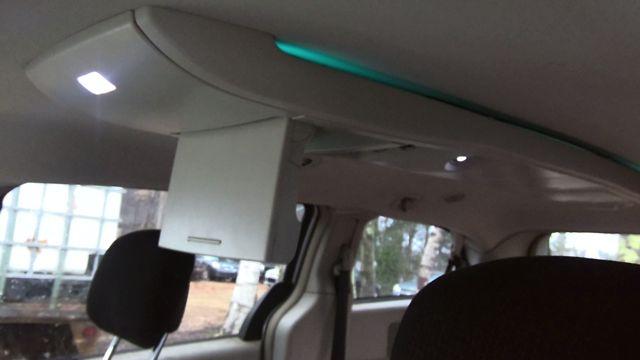 2011 Chrysler Town & Country SILVER Photo 3