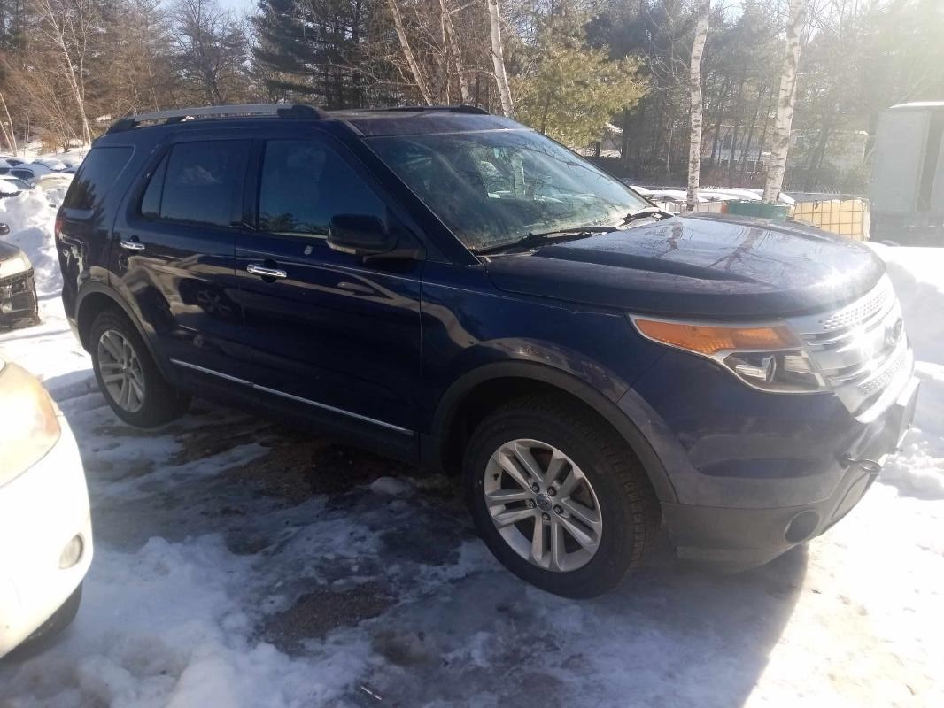 2011 Ford Explorer  Photo 3