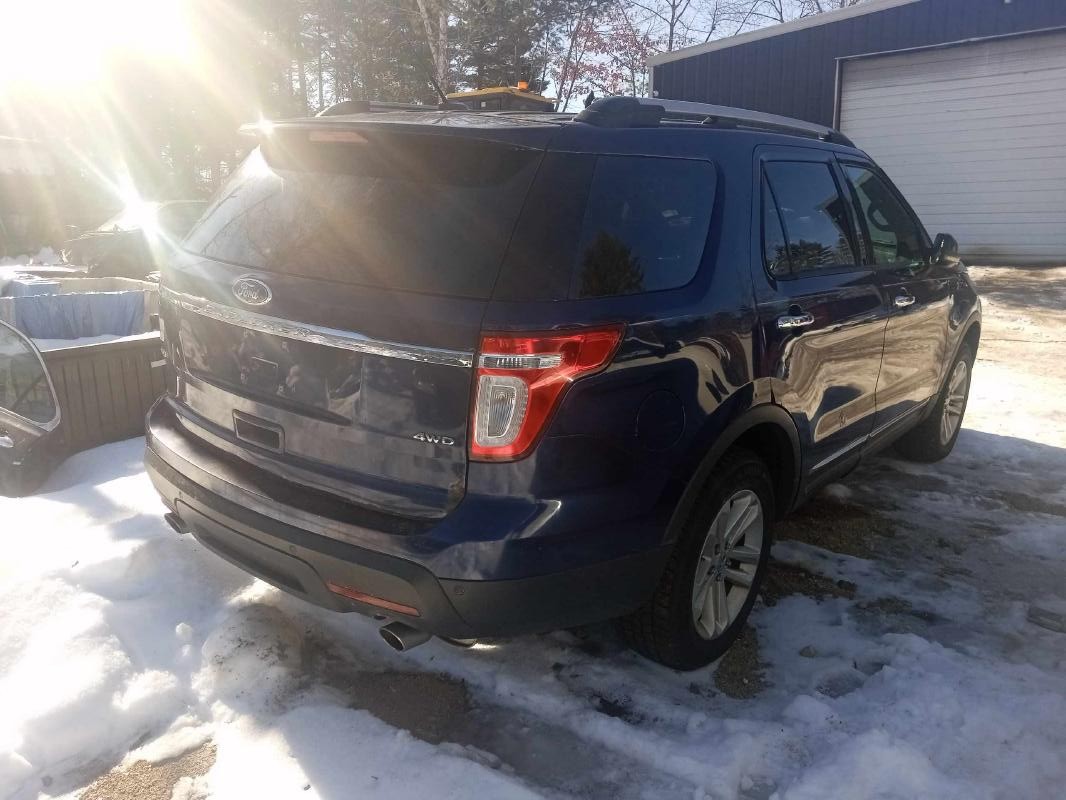 2011 Ford Explorer  Photo 4