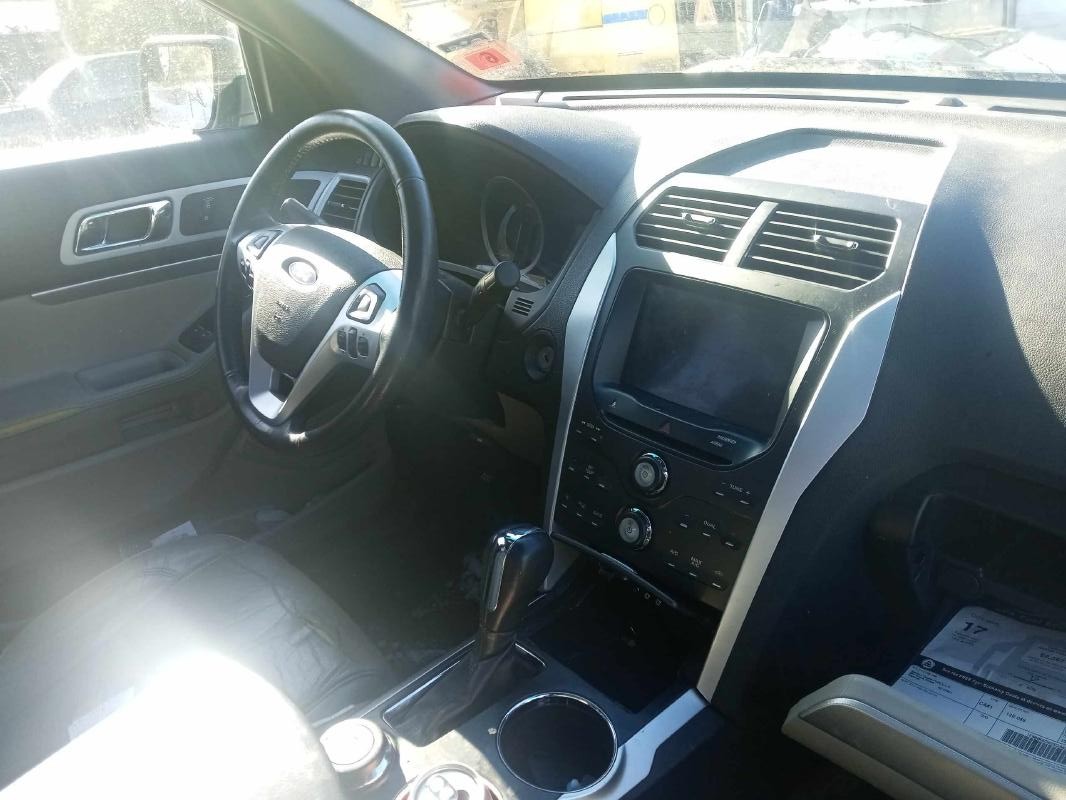 2011 Ford Explorer  Photo 8