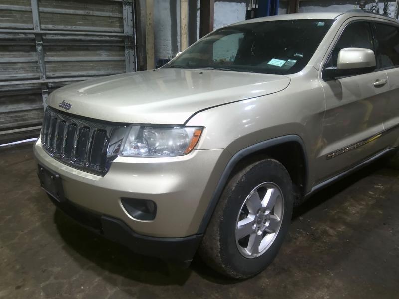 2011 Jeep Grand Cherokee GOLD Photo 6