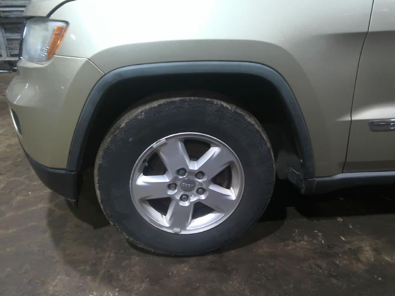 2011 Jeep Grand Cherokee GOLD Photo 9