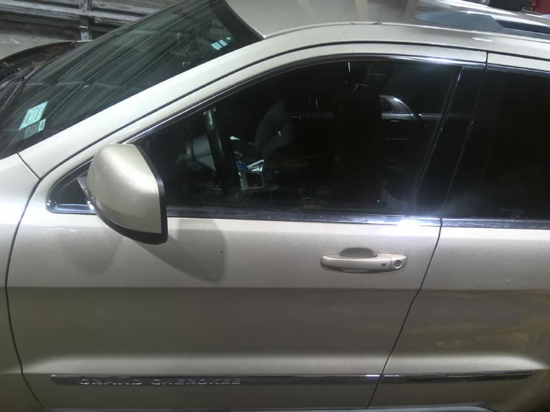 2011 Jeep Grand Cherokee GOLD Photo 10