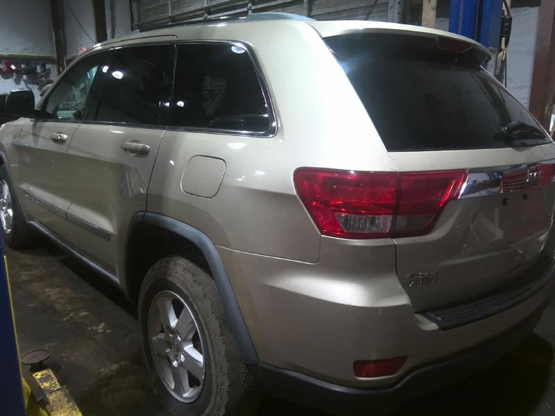 2011 Jeep Grand Cherokee GOLD Photo 13