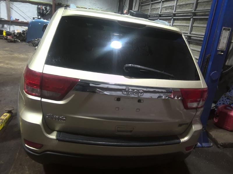 2011 Jeep Grand Cherokee GOLD Photo 14