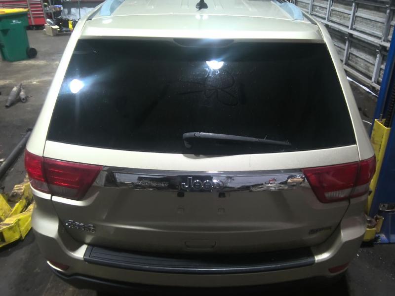 2011 Jeep Grand Cherokee GOLD Photo 15