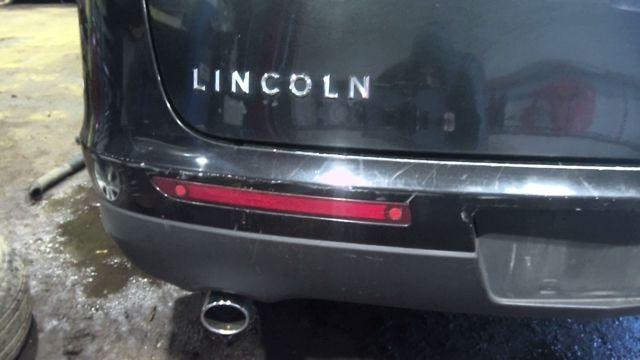 2011 Lincoln MKT BLACK Photo 4