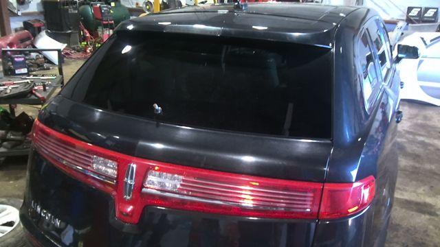 2011 Lincoln MKT BLACK Photo 8