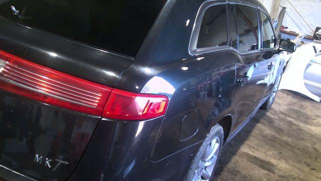 2011 Lincoln MKT BLACK Photo 10