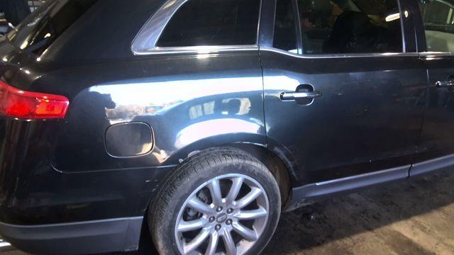 2011 Lincoln MKT BLACK Photo 11