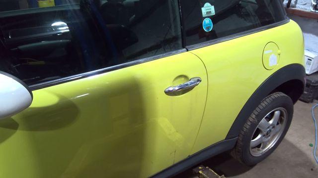 2011 Mini Cooper YELLOW Photo 11