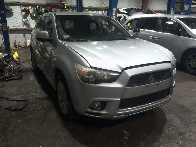 2011 Subaru Outback Sport SILVER Photo 2