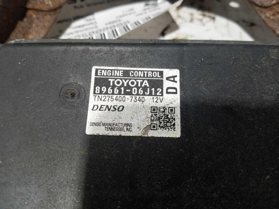 2011 Toyota Camry SILVER Photo 2