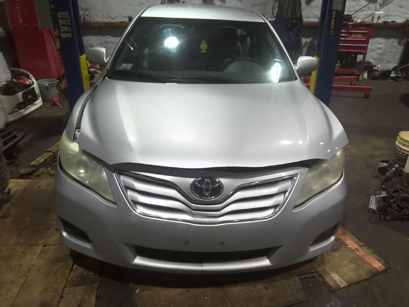 2011 Toyota Camry SILVER Photo 4