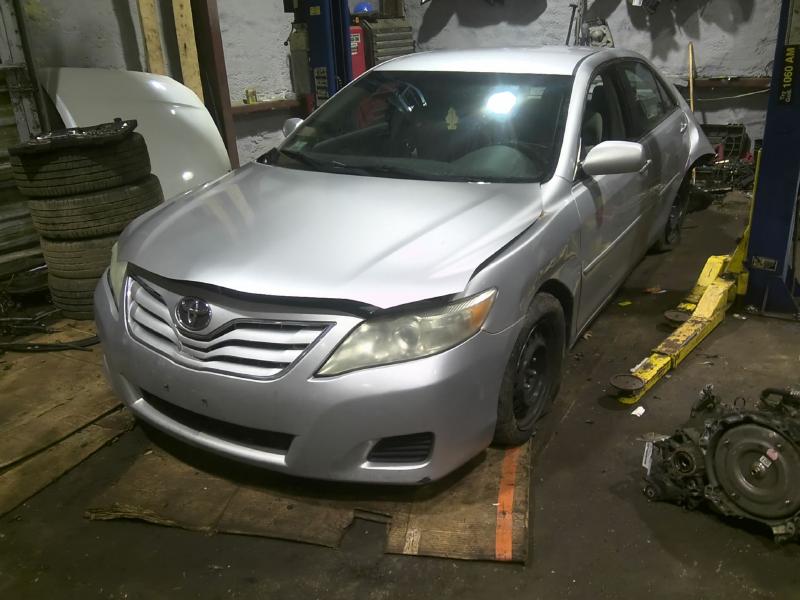 2011 Toyota Camry SILVER Photo 6