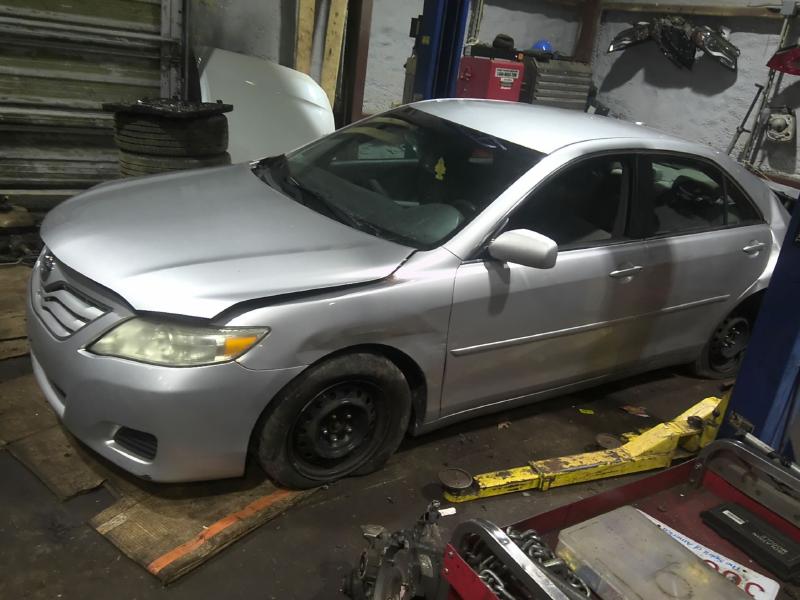 2011 Toyota Camry SILVER Photo 7