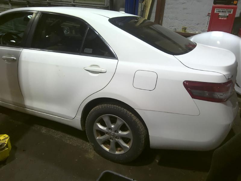 2011 Toyota Camry WHITE Photo 9