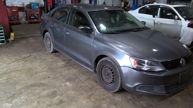 2011 Volkswagen Jetta GRAY Photo 2