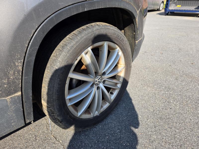 2011 Volkswagen Volkswagen Tiguan GRAY Photo 4