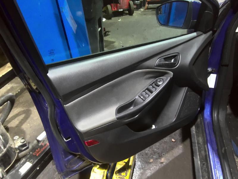 2012 Ford Focus BLUE Photo 11