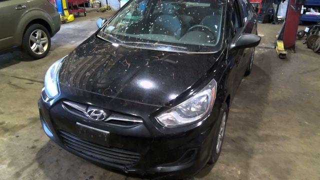 2012 Hyundai Accent  Photo 2