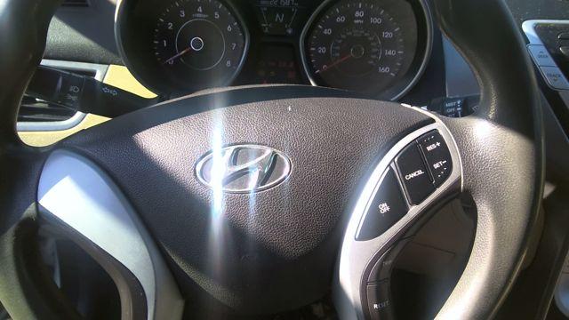 2012 Hyundai Elantra WHITE Photo 4