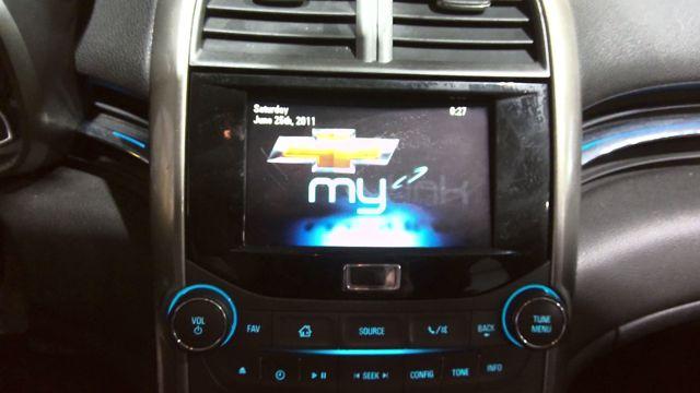 2013 Chevrolet Malibu WHITE Photo 2