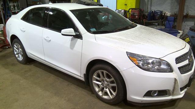 2013 Chevrolet Malibu WHITE Photo 3