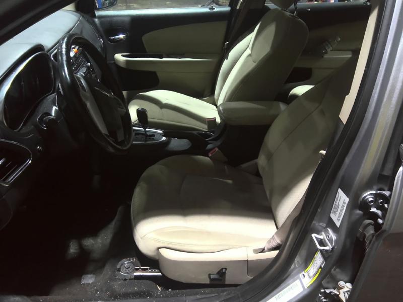 2013 Chrysler 200 SILVER Photo 10