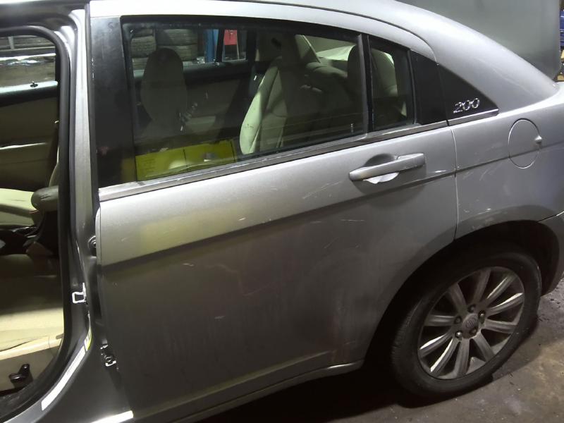 2013 Chrysler 200 SILVER Photo 12