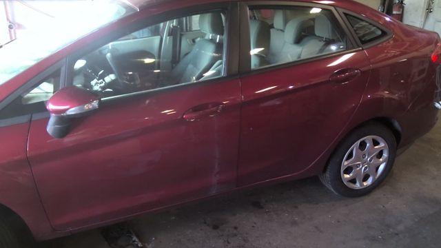 2013 Ford Fiesta RED Photo 10