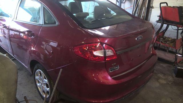 2013 Ford Fiesta RED Photo 11