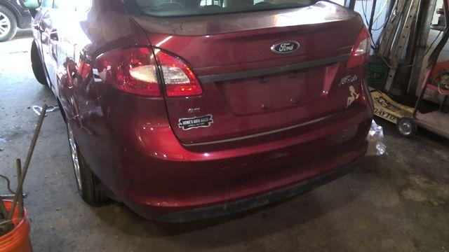 2013 Ford Fiesta RED Photo 12