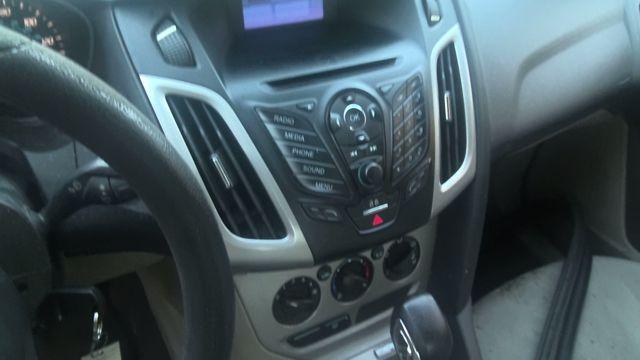 2013 Ford Focus SILVER Photo 2