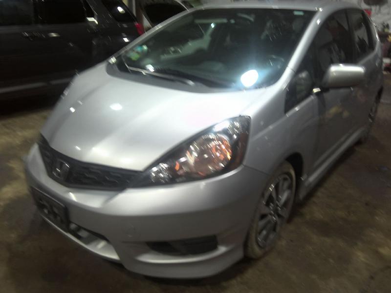 2013 Honda Fit SILVER Photo 3
