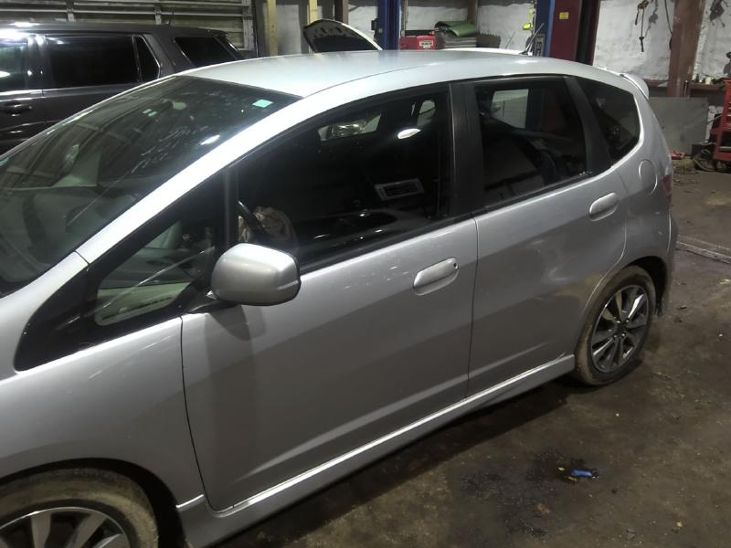 2013 Honda Fit SILVER Photo 6