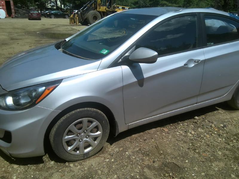 2013 Hyundai Accent SILVER Photo 9