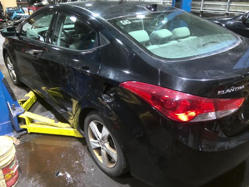 2013 Hyundai Elantra BLACK Photo 13