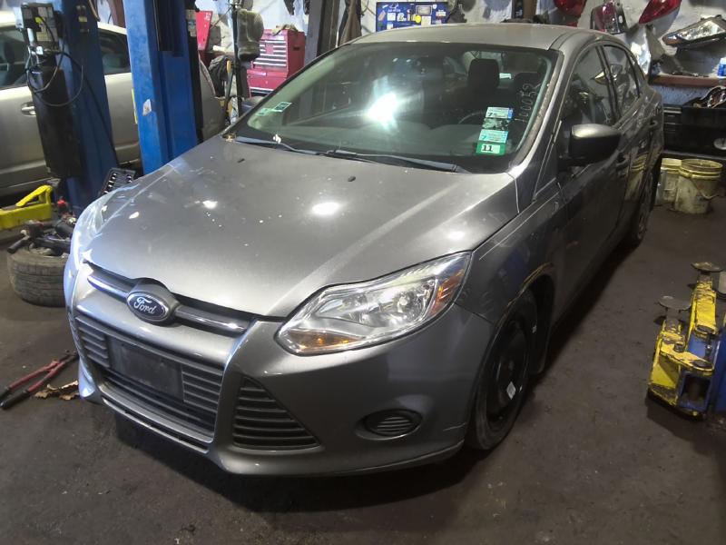 2014 Ford Focus GRAY Photo 2