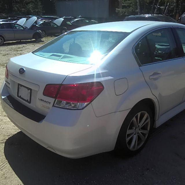 2014 Subaru Legacy WHITE Photo 12