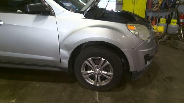 2015 Chevrolet Equinox SILVER Photo 2