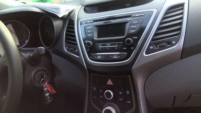 2015 Hyundai Elantra WHITE Photo 9