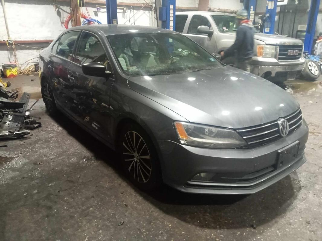 2015 Volkswagen Jetta  Photo 3